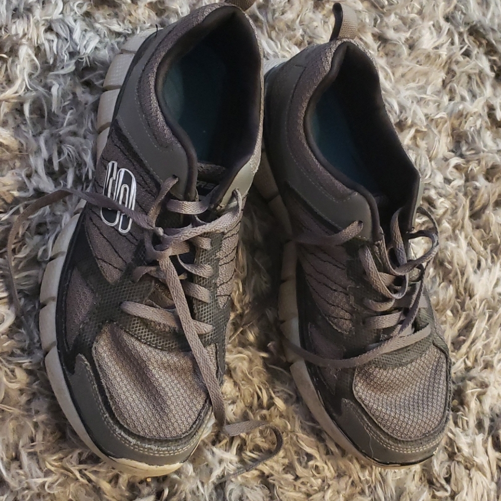 SKECHERS MEMORY FOAM MENS SZ 8.5